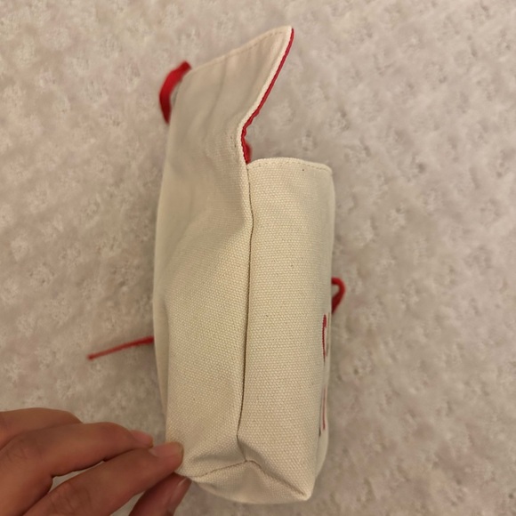 [Clarins] New Cultivate Kindness Pouch - Picture 4 of 5